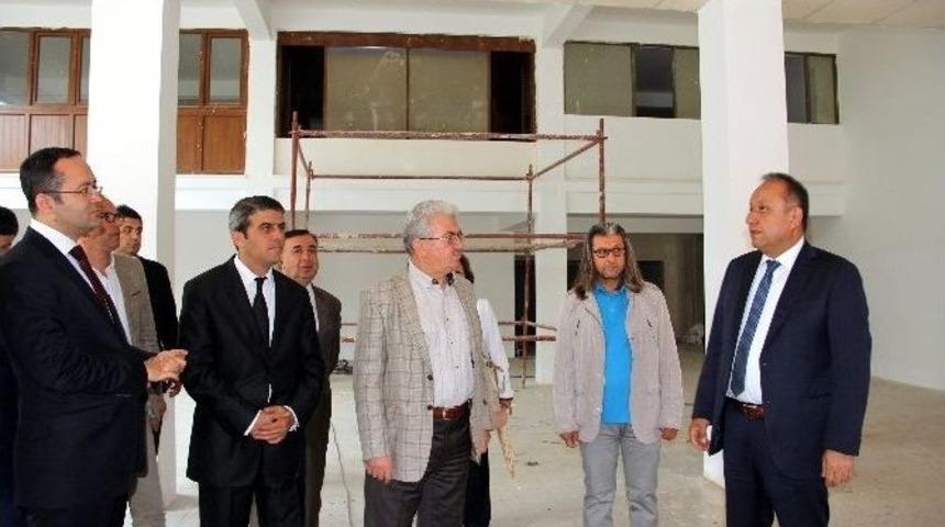 Tahsin Babaş, Yaşlı Bakım Hizmeti İle Sosyal Market&rsquo;te İncelemede Bulundu