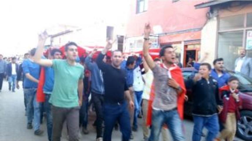 Pasinler&rsquo;de Hdp&rsquo;ye B&uuml;y&uuml;k Tepki