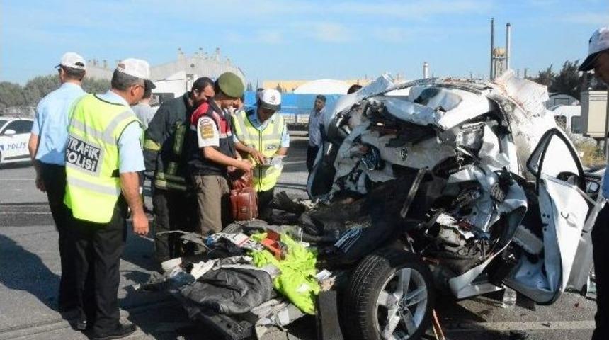 Kamyon Işıkta Bekleyen Ara&ccedil;ların Arasına Daldı: 4 Yaralı