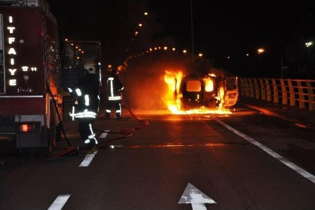 Kaza Ge&ccedil;iren Damadını Aldı, Yolda Arabası Yandı