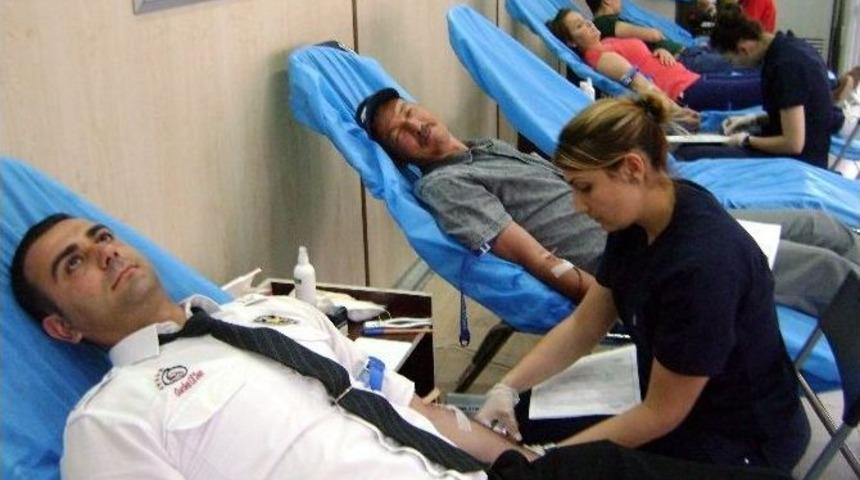 T&uuml;rk Kızılayı Kan Bağışı Tır&rsquo;ı Didimde