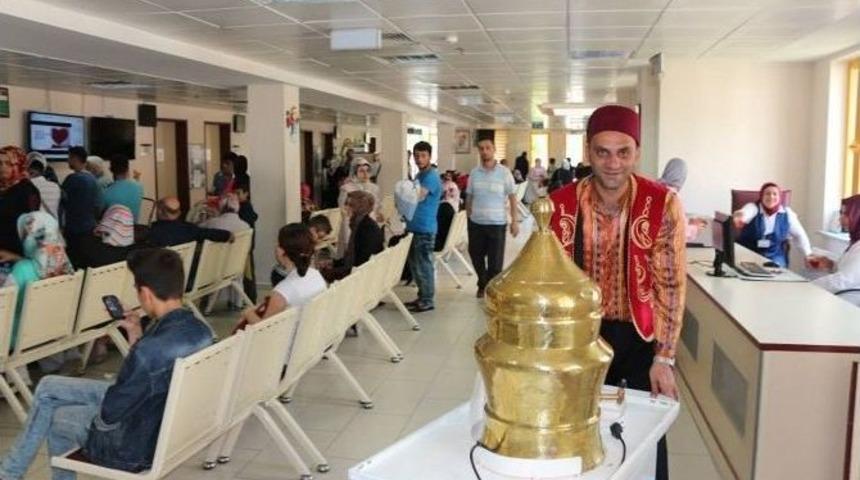 Hastaneye Gelenler Osmanlı Şerbetiyle Serinliyor.