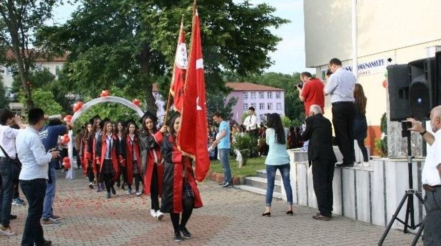 Devrek Anadolu Lisesi&rsquo;nden Mezuniyet T&ouml;reni