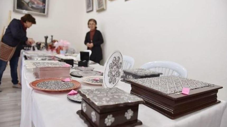 Bu &Ccedil;arşıda Satılan Her Şey Hanımeli