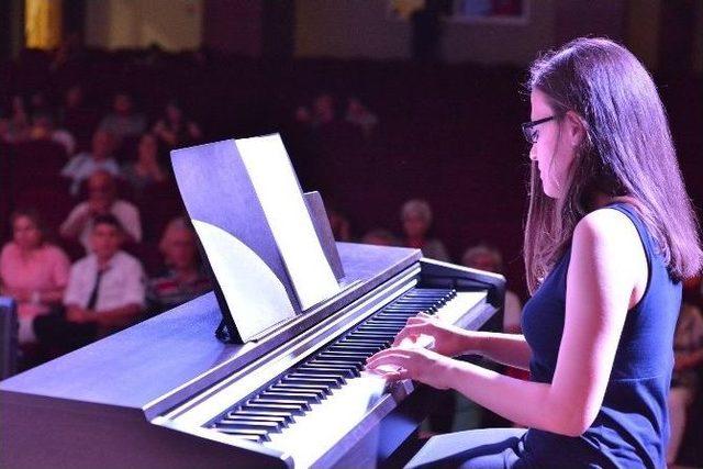 Konsem Kursiyerlerinden Muhteşem Konser