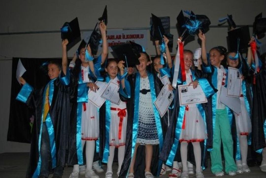 &Ouml;ğrenciler Yıl Sonu Gecesinde Doyasıya Eğlendiler