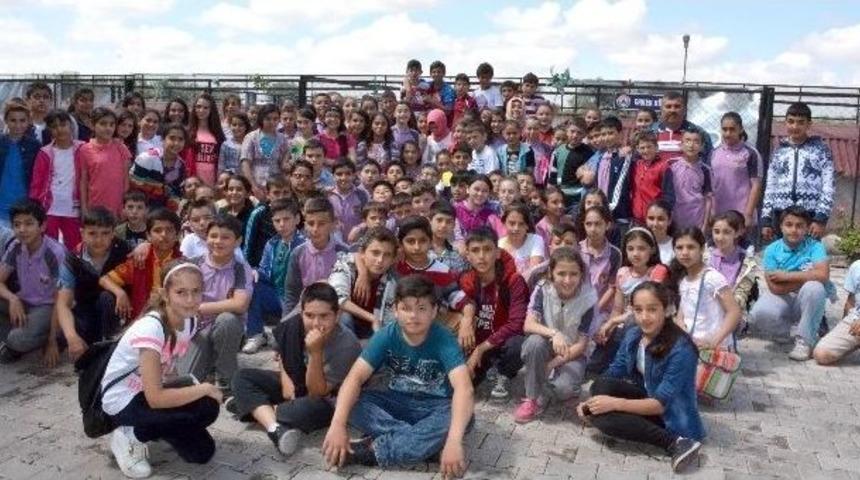 &Ouml;ğrencilerden Hayvan Barınağına Ziyaret