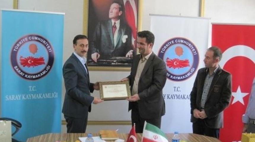 Saray Kaymakamı Çiçekli İran Heyetiyle Bir Araya Geldi