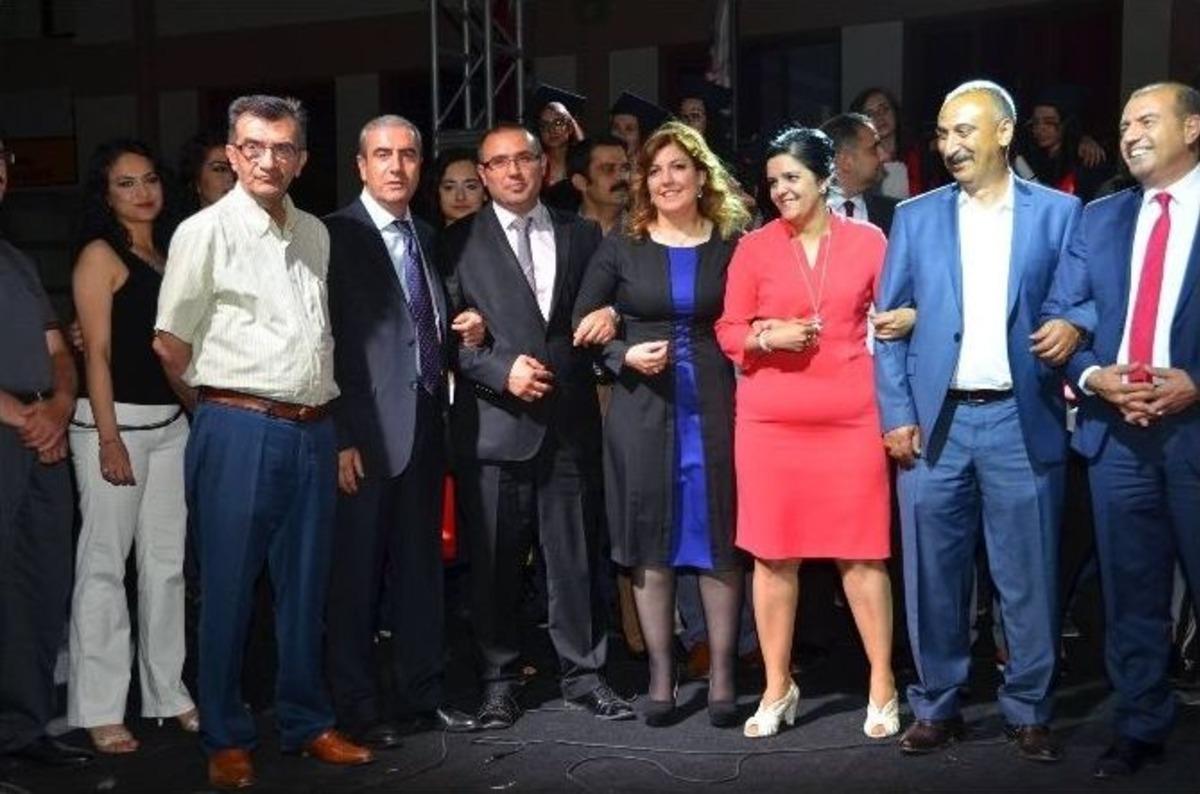 Mezuniyetlerini Kep Fırlatarak Kutladılar