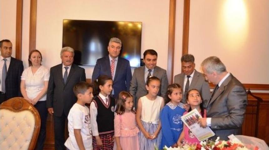 Vali Kam&ccedil;ı: &ldquo;&ccedil;evremizi Temiz Tutamıyoruz&rdquo;