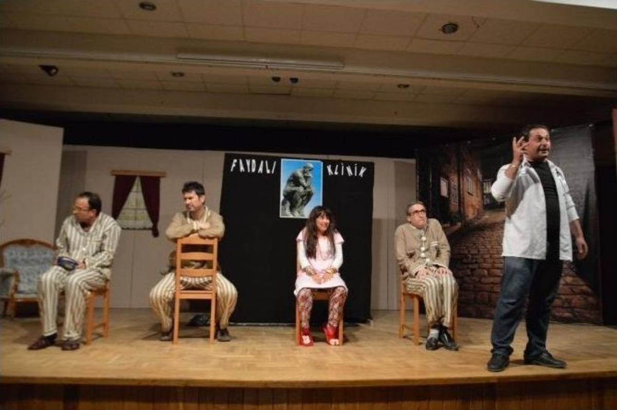 &Ouml;ğretmenler Sahnede Profesyonelleri Aratmadı