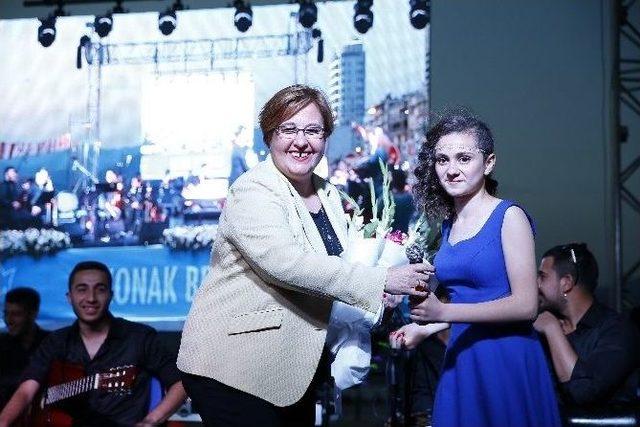 İzmir’in Genç Yetenekleri İlk Açık Hava Konserini Yaptı
