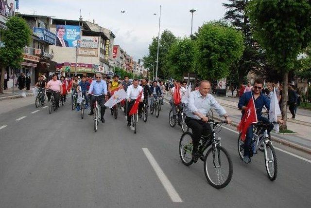 Ak Parti Düzce’de Bisikletle Düzce Turu Yaptı