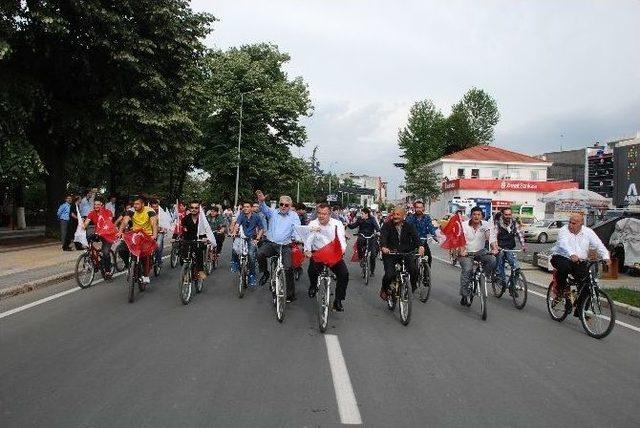 Ak Parti Düzce’de Bisikletle Düzce Turu Yaptı