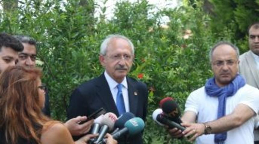 Kılı&ccedil;daroğlu İzmir&rsquo;de Gazetecilerin Sorularını Yanıtladı