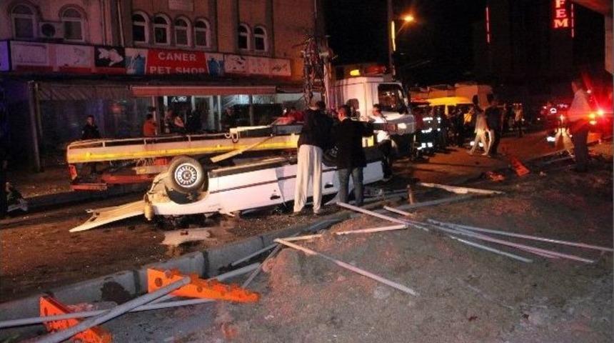 Otomobilin K&ouml;pr&uuml;den D&uuml;şme Anı G&uuml;venlik Kamerasında