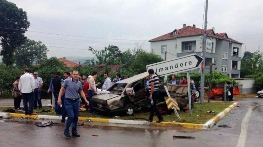 Sakarya&rsquo;da Trafik Kazası: 5 Yaralı