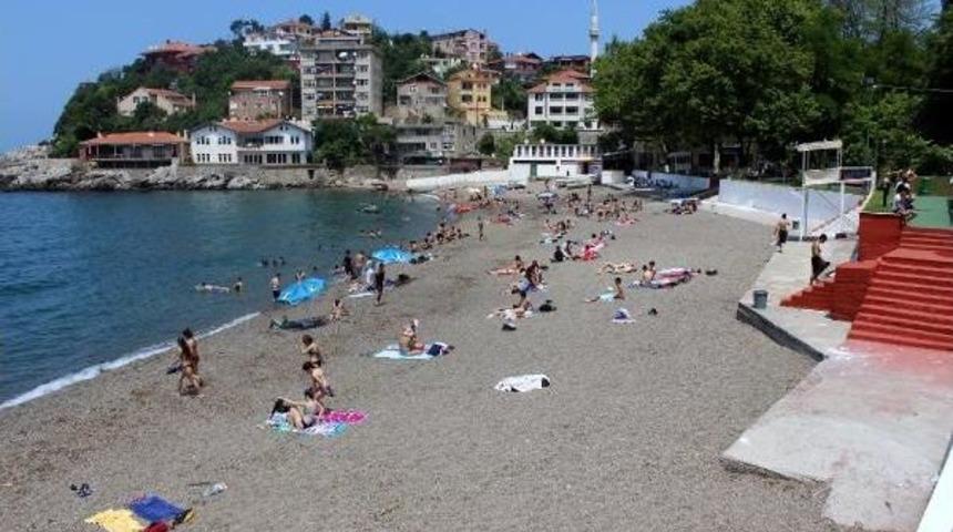 Zonguldak'ta Kapuz Plajı'na Mavi Bayrak &Ouml;d&uuml;l&uuml;
