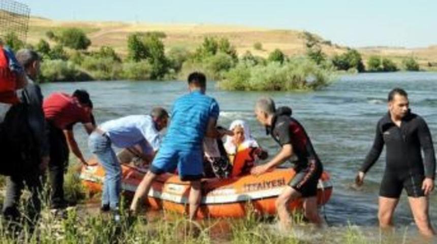 A&ccedil;ılan Baraj Kapakları Piknik&ccedil;ilere Korku Dolu Anlar Yaşattı