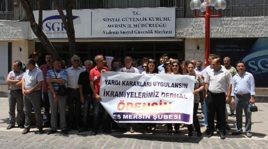 Mersin’de Sgk Ve İşkur Çalışanları İkramiyelerinin Ödenmesini İstedi