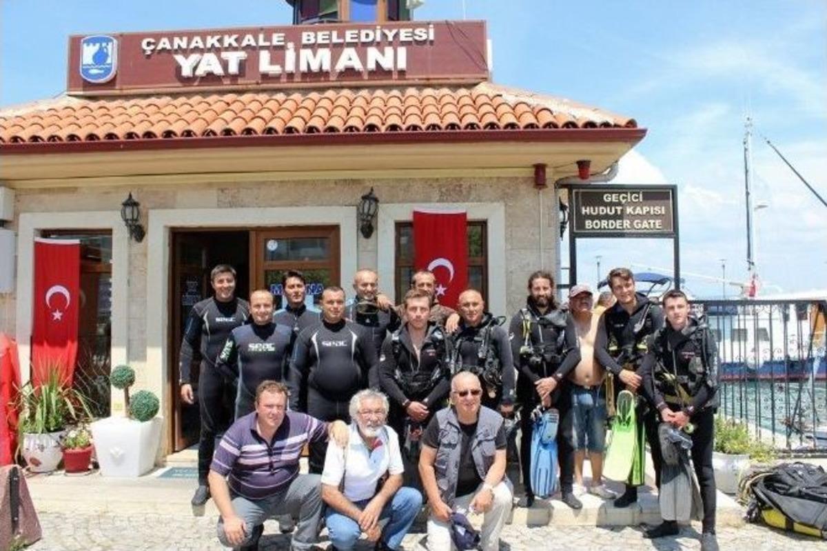 &Ccedil;anakkaleli Dalgı&ccedil;lar&rsquo;dan D&uuml;nya &Ccedil;evre G&uuml;n&uuml;&rsquo;nde Deniz Temizliği