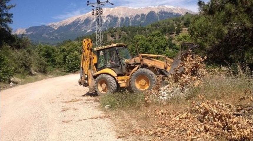 Kumluca&rsquo;da Mahalle Yollarında &Ccedil;alışmalar S&uuml;r&uuml;yor