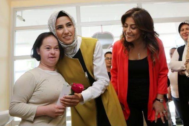 S&uuml;meyye Erdoğan, Antalya da Engelli Rehabilitasyon Merkezini Ziyaret Etti 1