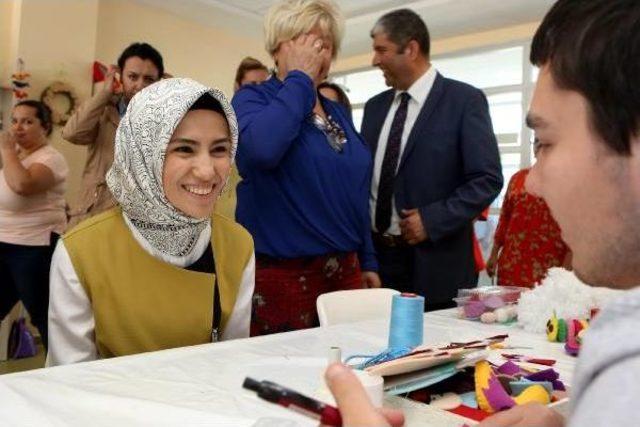 S&uuml;meyye Erdoğan, Antalya da Engelli Rehabilitasyon Merkezini Ziyaret Etti 2
