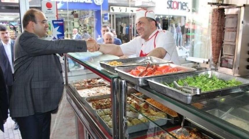 &Ouml;zhan, Ziyaretlerini S&uuml;rd&uuml;r&uuml;yor