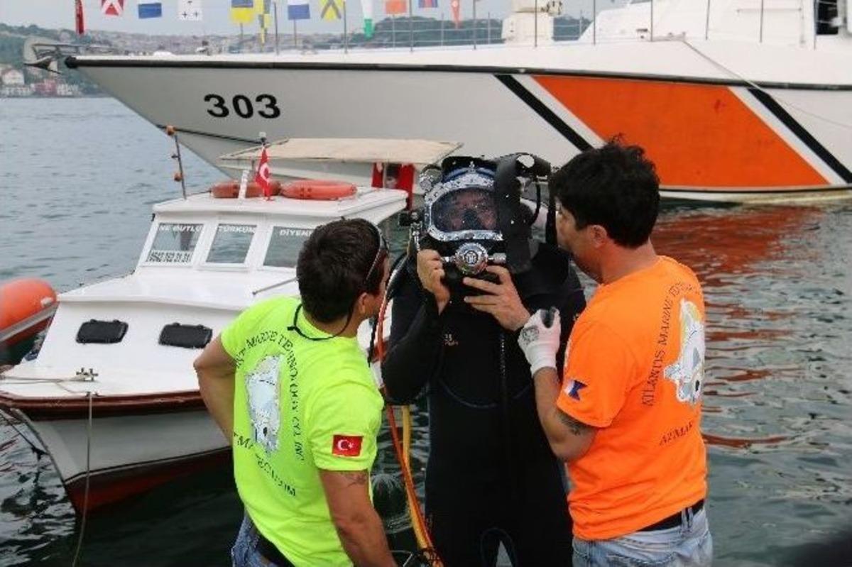 Ortak&ouml;y Sahilinde Dalış Yapan Başkan Hazinedar, Boğazı Temizledi