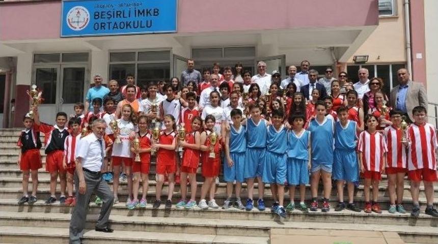 Trabzon&rsquo;da Okul Sporları Faaliyetlerine En Fazla Branşta Katılan Okullar Desteklendi
