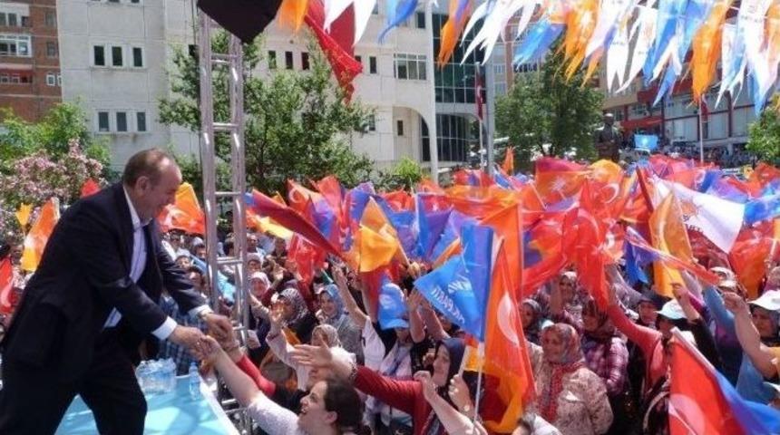 İstanbul B&uuml;y&uuml;kşehir Belediye Başkanı Kadir Topbaş Hemşehrileri İle Mitingde Buluştu