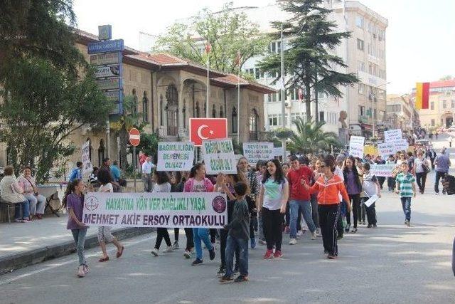 Sinoplu Çocuklar Madde Bağımlılığına Karşı Yürüdü