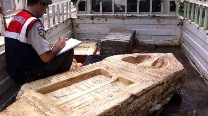 Bursa&rsquo;da Roma D&ouml;nemine Ait Tapınak Taşı Ele Ge&ccedil;irildi