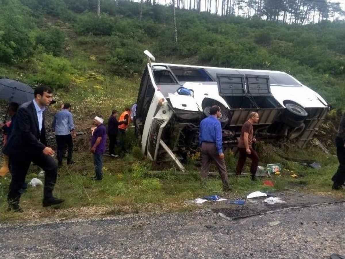 Piknik D&ouml;n&uuml;ş&uuml; Kaza. 15 &Ouml;ğrenci Yaralandı