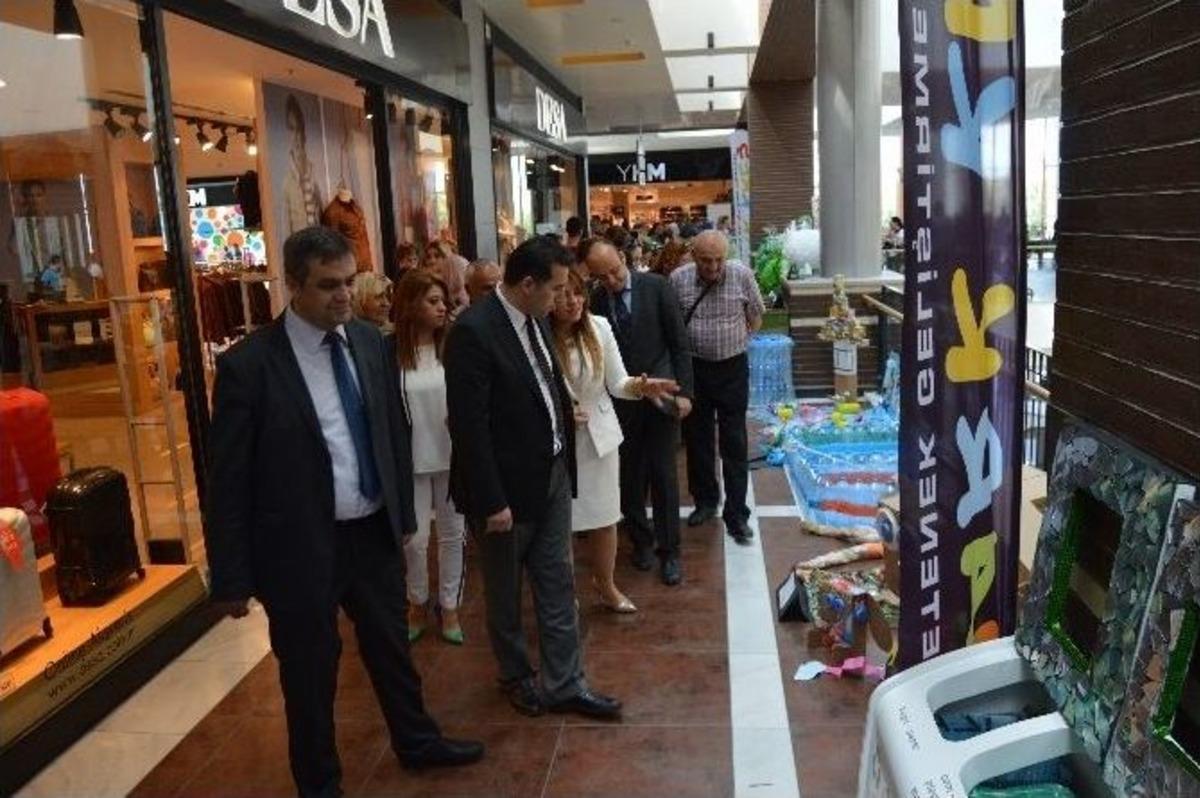 D&uuml;nya &Ccedil;evre G&uuml;n&uuml;nde Minik &Ouml;ğrencilerin Eserleri Sergilendi