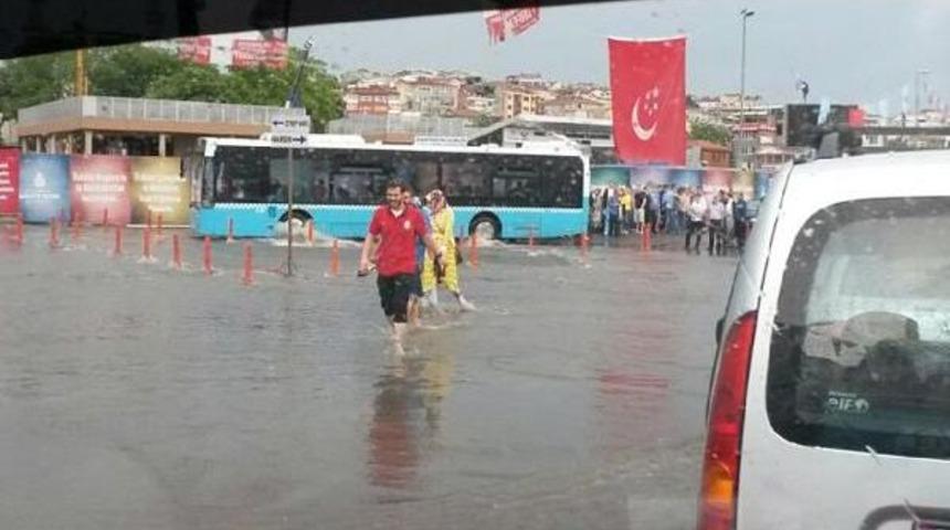 &Uuml;sk&uuml;dar Meydanı G&ouml;le D&ouml;nd&uuml;