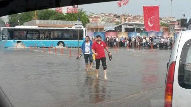 Üsküdar Meydanı Göle Döndü