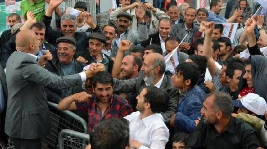 Bağımsız Aday Se&ccedil;menlerle Birlikte Islandı