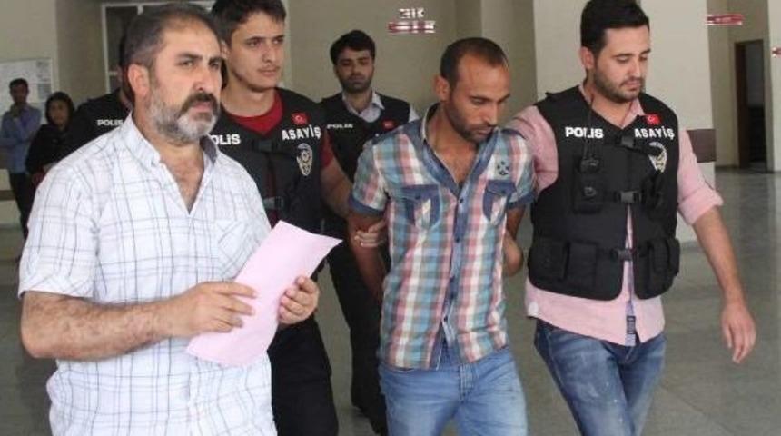 Hırsızlık Ş&uuml;phelilerini Kovalayan Polislerin Aracı Sulama Kanalına U&ccedil;tu