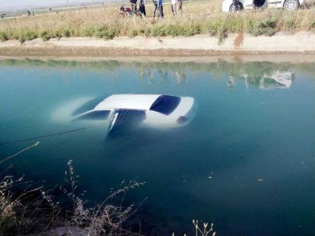 Hırsızlık Şüphelilerini Kovalayan Polislerin Aracı Sulama Kanalına Uçtu