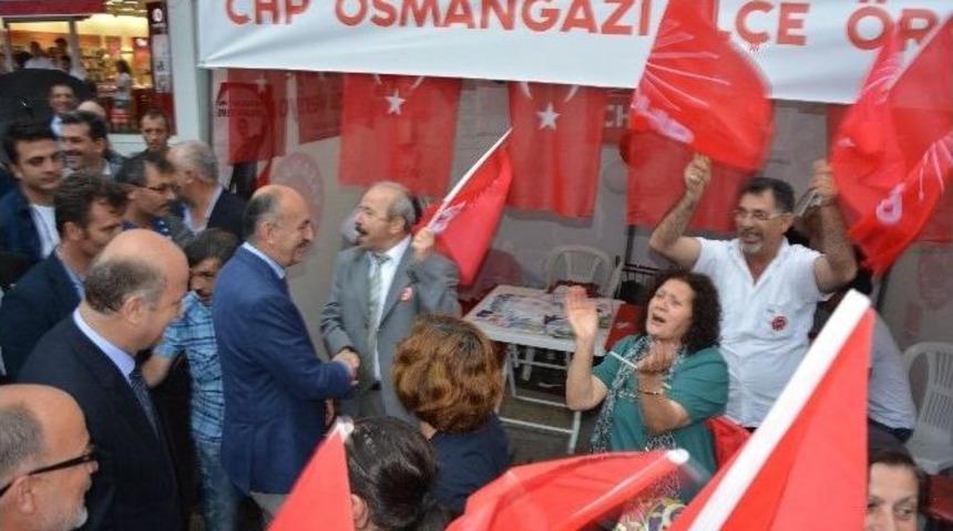 Chp Standını Ziyaret Eden Sağlık Bakanı, Alkışlarla Karşılandı