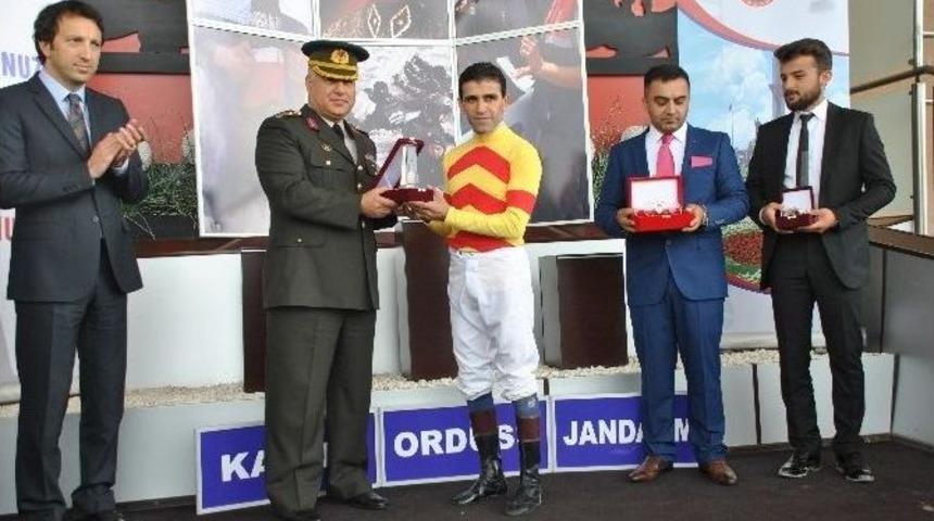 Ankara Hipodromu&rsquo;nda &rsquo;jandarma Koşusu&rsquo; Yapıldı