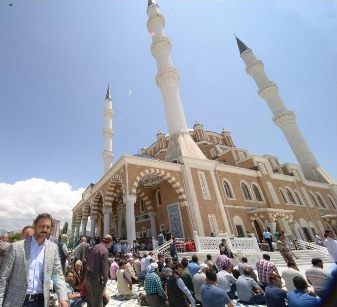 &Ccedil;orum Akşemseddin Cami İbadete A&ccedil;ıldı