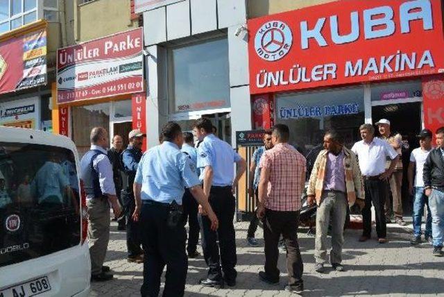 Aile Ve Sosyal Politikalar İl Müdürlüğü'ndeki 4'üncü Intihar Girişiminde Ağır Yaralandı