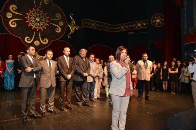 Diyarbakır'daki Patlama Nedeniyle İstanbul'daki Konser Iptal Edildi