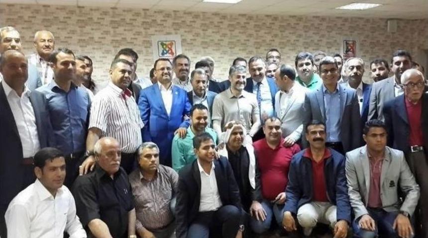 &lsquo;dost Meclisi&rsquo; Siyasileri Ağırladı