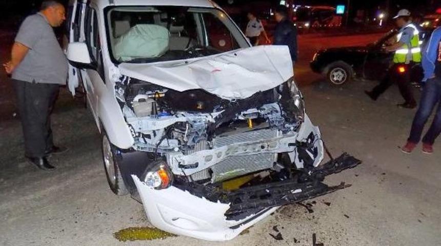 Otomobille Motosiklet &Ccedil;arpıştı: 2 Ağır Yaralı