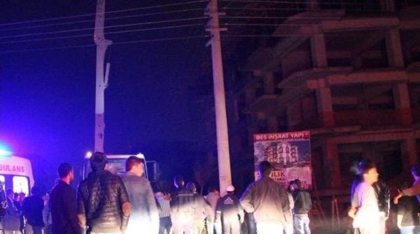 Gece Beton D&ouml;k&uuml;l&uuml;rken Akıma Kapılan Iş&ccedil;i Yaralandı