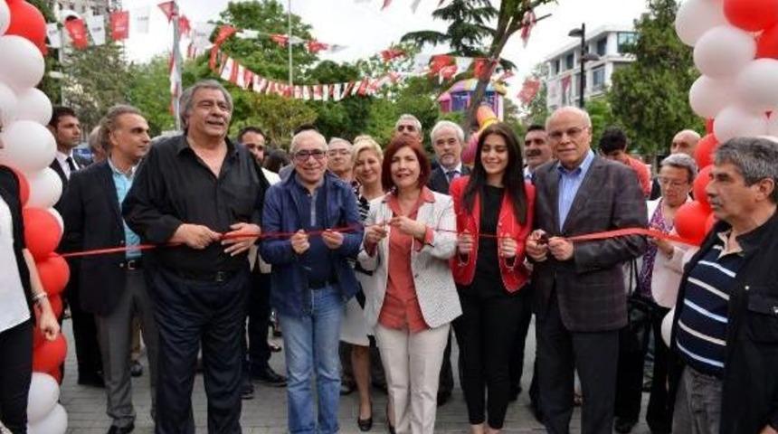 Avcılar'da 10 Sanat&ccedil;ı Ve Aydının Heykelleri A&ccedil;ıldı, Ter&ouml;rist Saldırı Protesto Edildi